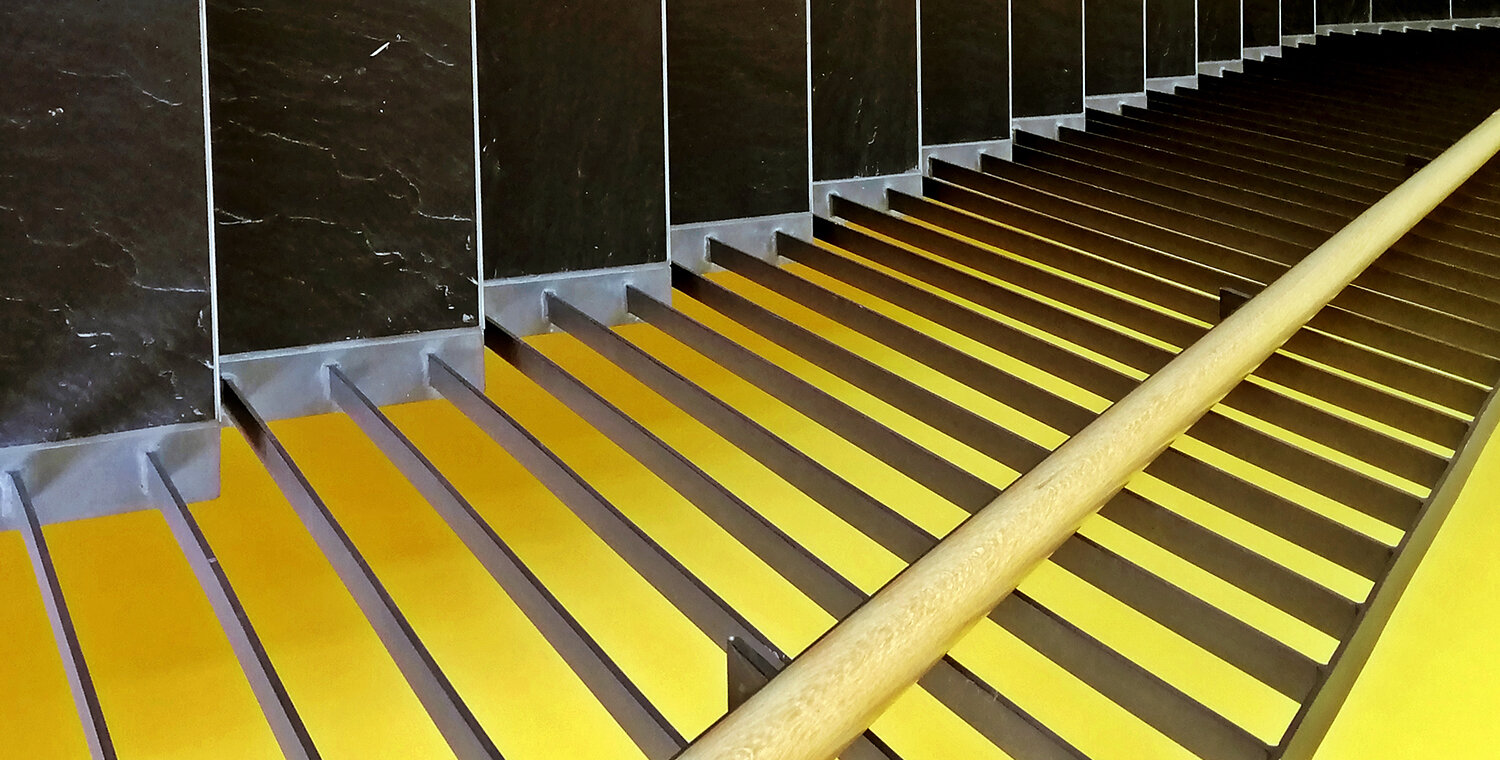 Symbol: Treppenstufen gelb